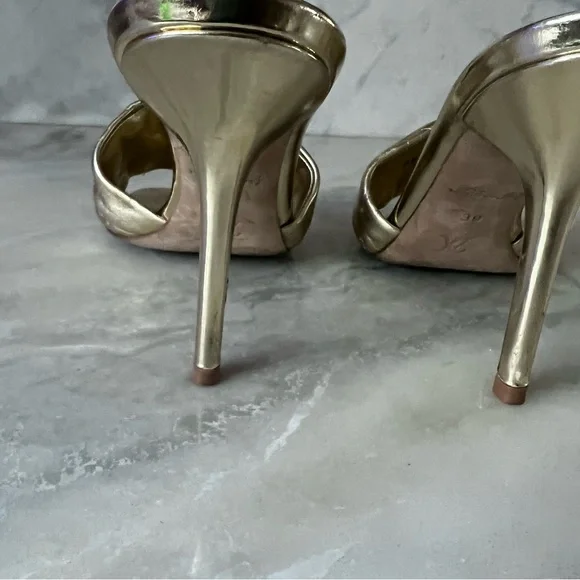 Louis Vuitton gold embossed sandals - Picture 3 of 9